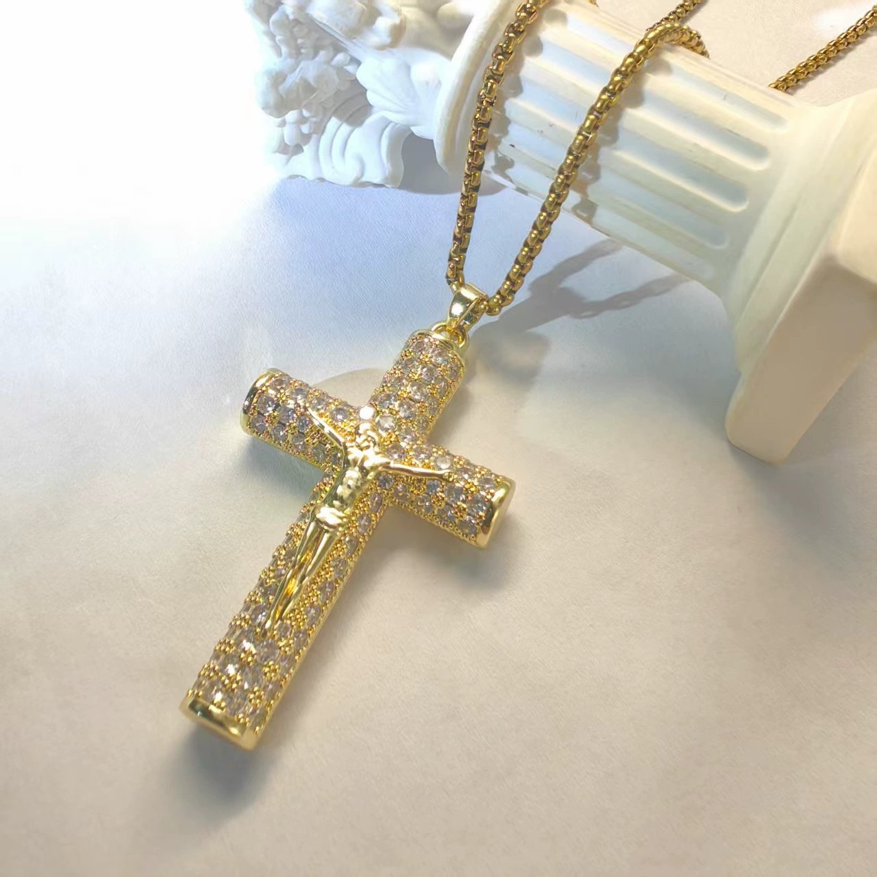 ¡60% DESCUENTO! ✝️ Collar crucifijo Jesús 14K bañado oro real, cadena Miami Nanotech anti-empaña, estilos Cubano/Figaro/Rope, 24", regalo cristiano.
